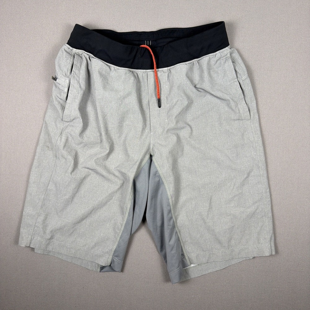 Lululemon Shorts M Athletic Shorts